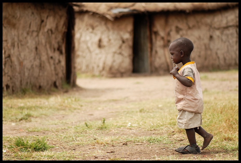  Masaje Ludzie Nikon D200 AF-S Micro-Nikkor 105mm f/2.8G IF-ED Kenia 0 dziecko fotografia żółty męski emocja chłopak na stojąco ludzkie zachowanie dziewczyna
