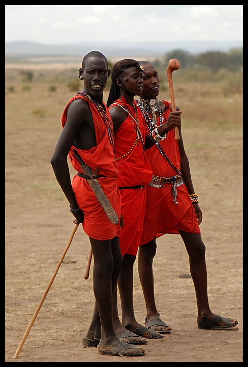  Masaje Ludzie maasai, masajowie Nikon D200 AF-S Micro-Nikkor 105mm f/2.8G IF-ED Kenia 0 ludzie czerwony plemię zabawa człowiek świątynia dziewczyna rekreacja
