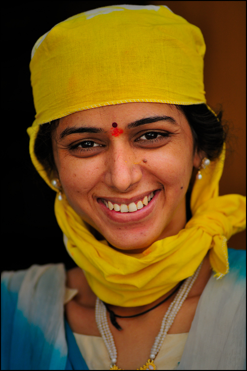  Dziewczyna Portret Nikon D300 Zoom-Nikkor 80-200mm f/2.8D Indie 0 Twarz żółty wyraz twarzy uśmiech nos głowa Broda modne dodatki oko emocja