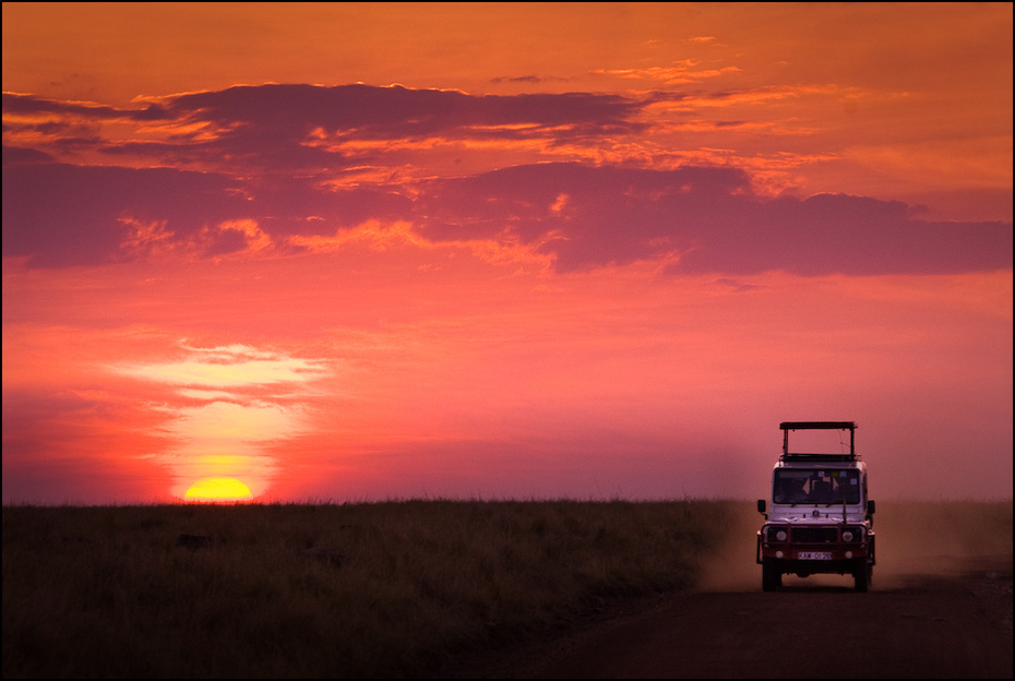  Powrót bazy Krajobraz Nikon D300 Sigma APO 500mm f/4.5 DG/HSM Kenia 0 niebo horyzont poświata zachód słońca Chmura czerwone niebo rano wschód słońca atmosfera świt atmosfera ziemi