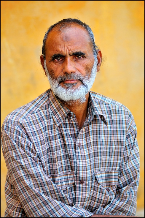  Uliczny sprzedawca Portret Nikon D300 Zoom-Nikkor 80-200mm f/2.8D Indie 0 człowiek zarost emeryt męski starszy ludzkie zachowanie portret wąsy