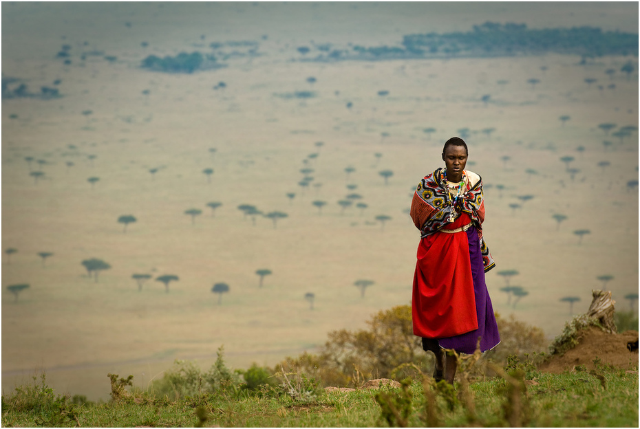  Masaj Ludzie maasai mara village Nikon D200 AF-S Nikkor 70-200mm f/2.8G Kenia 0 fotografia niebo pole ranek na stojąco dziewczyna kwiat trawa drzewo