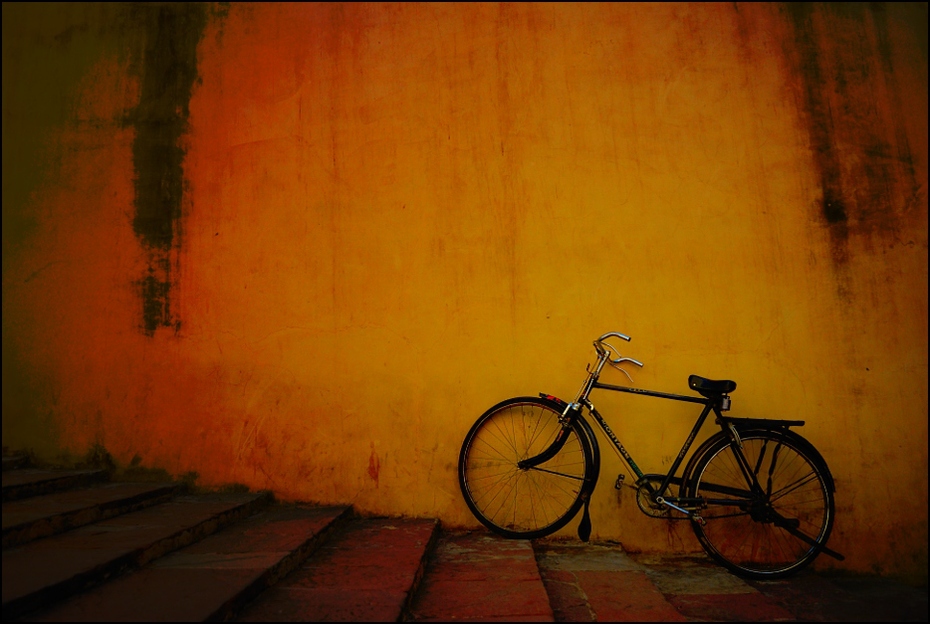  Rower Ulice Nikon D200 AF-S Zoom-Nikkor 17-55mm f/2.8G IF-ED Indie 0 żółty Ściana rower lekki migawka rower drogowy światło słoneczne wschód słońca ciemność drewno