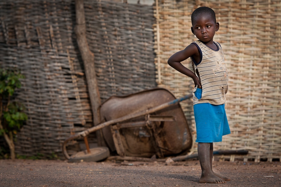  Dzieciak Niokolo-Koby Senegal Nikon D300 AF-S Nikkor 70-200mm f/2.8G Budapeszt Bamako 0 ssak dziecko świątynia ludzkie zachowanie dziewczyna rekreacja