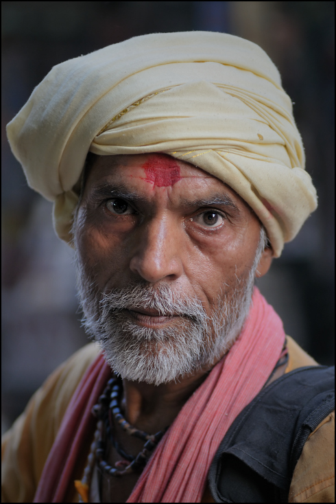  Mężczyzna Portret Nikon D300 Zoom-Nikkor 80-200mm f/2.8D Indie 0 człowiek zarost turban Broda dastar oko wąsy ścieśniać nakrycie głowy