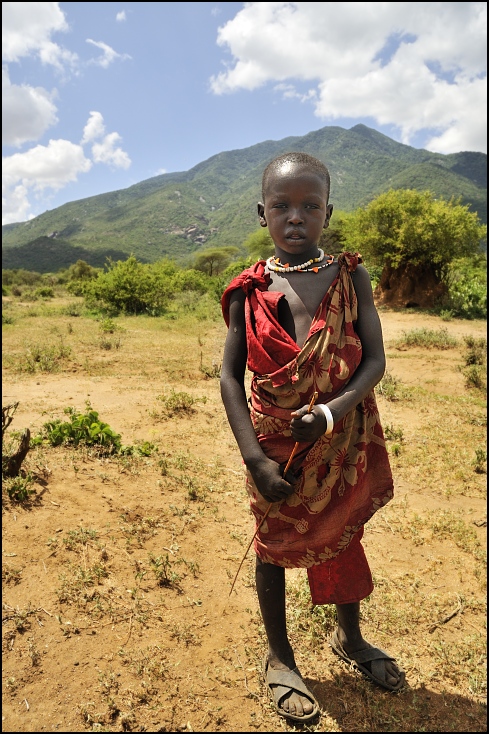  Masajskie dziecko Ludzie Nikon D300 AF-S Zoom-Nikkor 18-70mm f/3.5-4.5G IF-ED Tanzania 0 ludzie plemię gleba drzewo obszar wiejski świątynia dziewczyna podróżować niebo wakacje