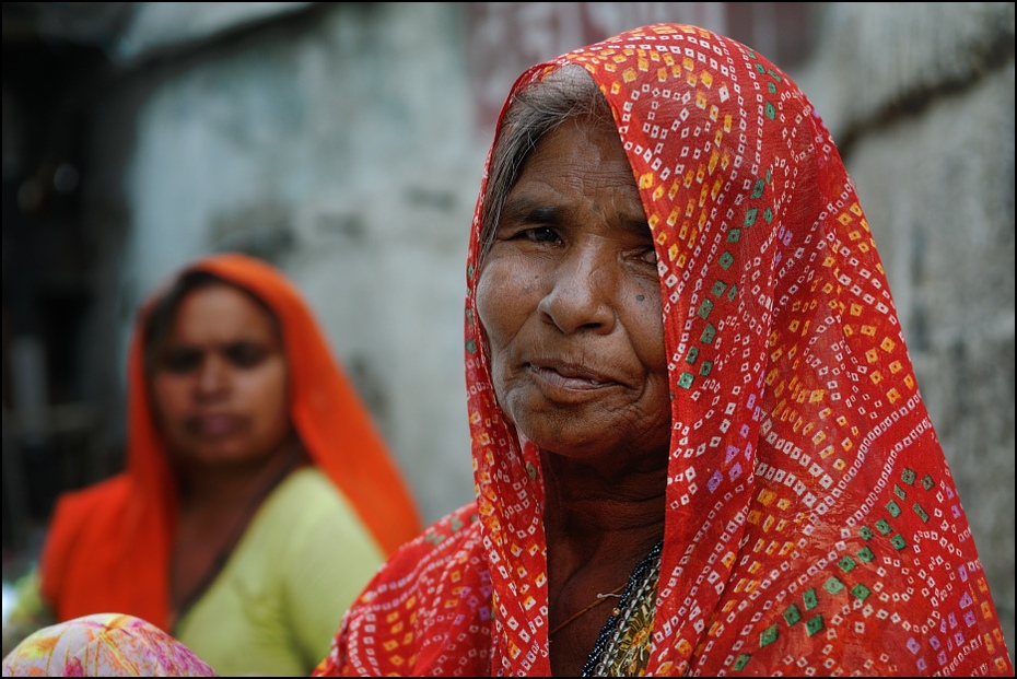  Sprzedawczynie Portret Nikon D200 Zoom-Nikkor 80-200mm f/2.8D Indie 0 sari dama tradycja religia rytuał oko świątynia plemię dziewczyna człowiek