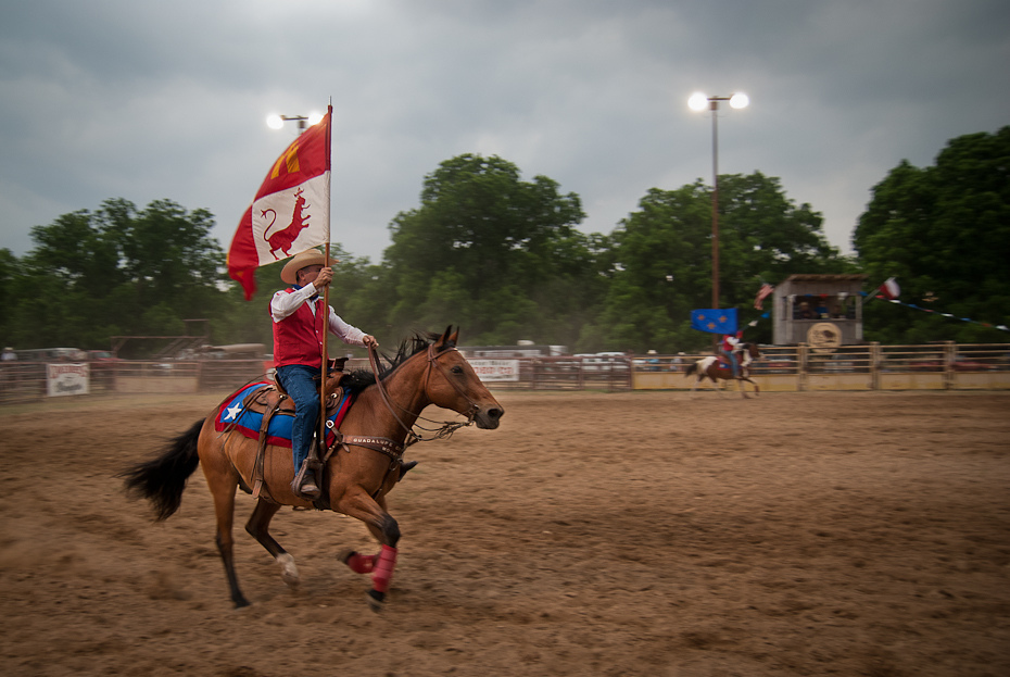  Rodeo Texas 0 Nikon D80 Tamron 17-50mm f/2.8 Di-II Aspherical sporty na zwierzętach koń rodeo jazda na zachodzie koń jak ssak tradycyjny sport miejsce sportowe zdarzenie piasek jockey