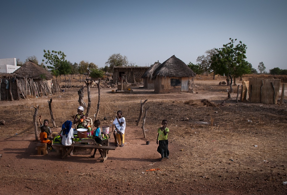  Senegalska wioska Senegal Nikon D300 AF-S Zoom-Nikkor 17-55mm f/2.8G IF-ED Budapeszt Bamako 0 niebo obszar wiejski drzewo piasek krajobraz gleba roślina podróżować Chata