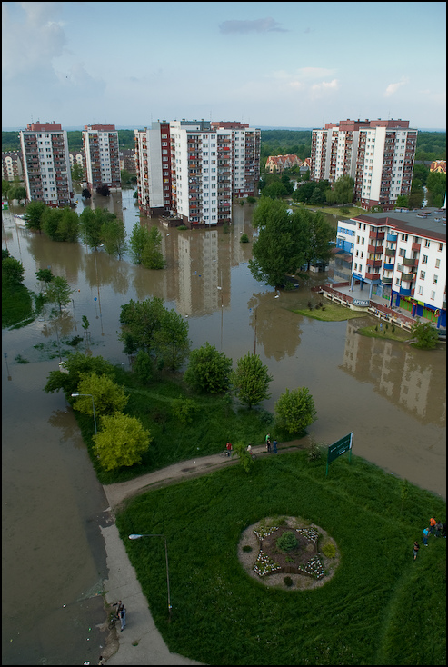  Osiedle Kozanów Powódź 0 Wrocław Nikon D200 AF-S Zoom-Nikkor 17-55mm f/2.8G IF-ED obszar Metropolitalny obszar miejski Miasto dzielnica odbicie woda widok z lotu ptaka przedmieście cityscape sąsiedztwo
