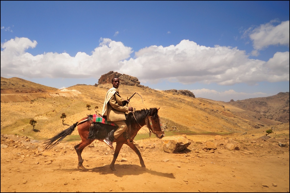  Jeździec Ludzie Nikon D300 Sigma 10-20mm f/4-5.6 HSM Etiopia 0 górzyste formy terenu ekosystem niebo Góra piasek juczne zwierzę koń jak ssak koń ecoregion step