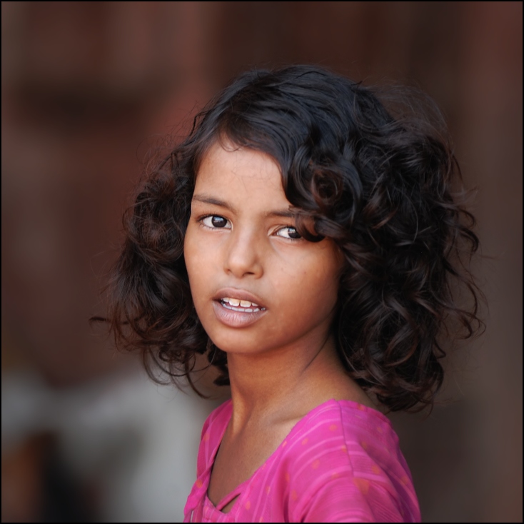  Dziewczynka Portret Nikon D200 Zoom-Nikkor 80-200mm f/2.8D Indie 0 włosy piękno kolor ludzkich włosów fryzura brew czarne włosy dziewczyna czoło uśmiech długie włosy