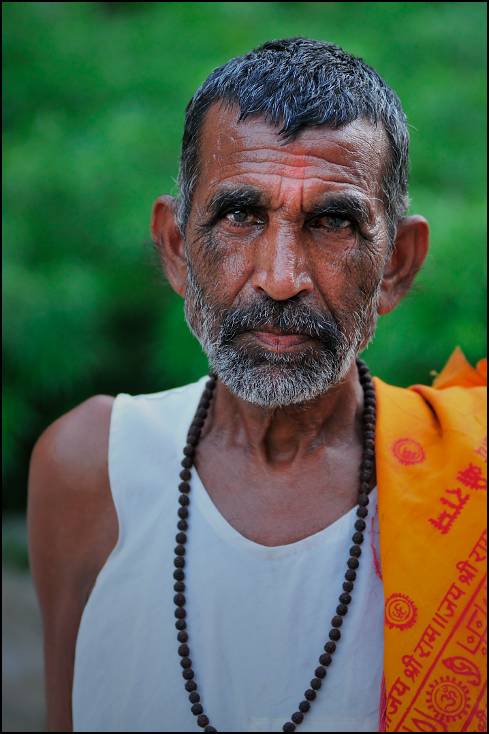  Mnich Portret Nikon D300 Zoom-Nikkor 80-200mm f/2.8D Indie 0 ludzie Twarz człowiek osoba głowa plemię zarost Broda męski