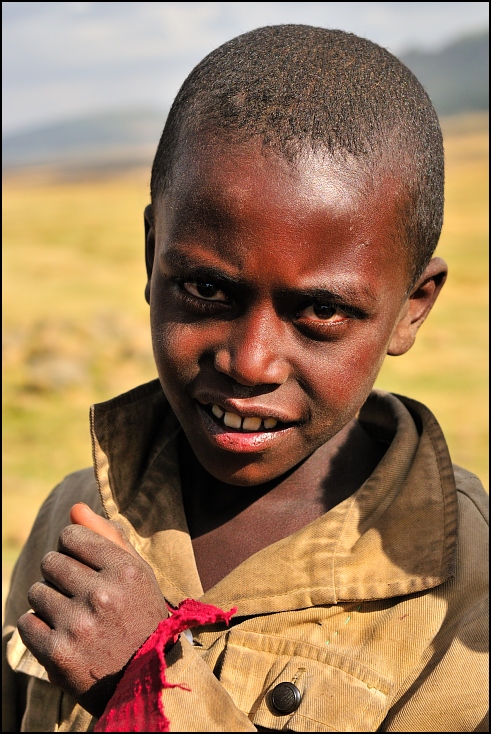  Chłopiec Ludzie Nikon D300 AF-S Micro Nikkor 60mm f/2.8G Etiopia 0 człowiek świątynia
