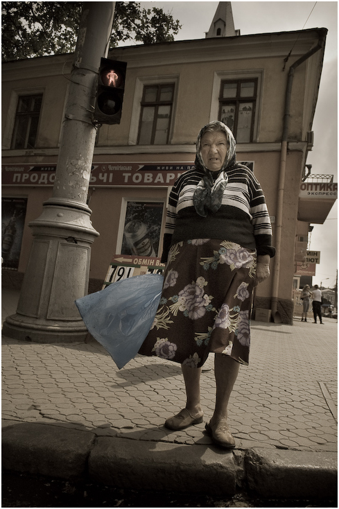  przejściu Ukraina, Odessa 0 Nikon D300 AF-S Zoom-Nikkor 17-55mm f/2.8G IF-ED infrastruktura ludzkie zachowanie na stojąco ulica Droga dziewczyna