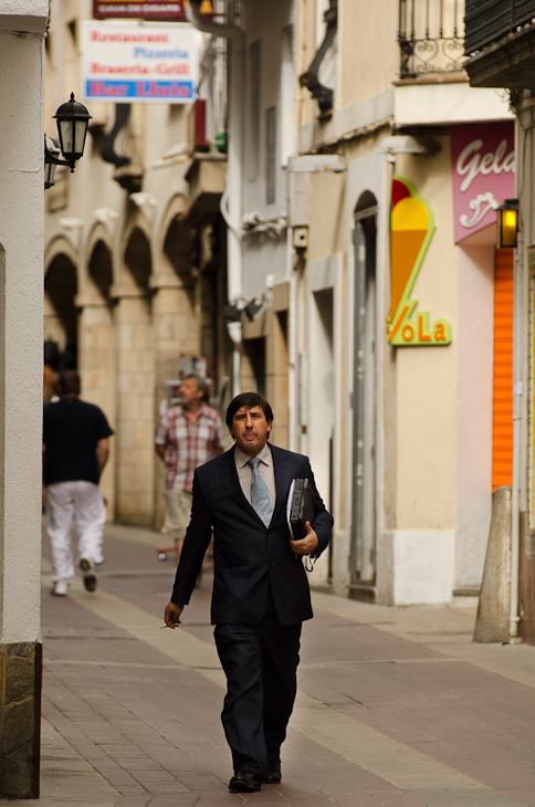  Uliczka Tossa Mar Nikon D7000 AF-S Nikkor 70-200mm f/2.8G Hiszpania 0 Droga fotografia człowiek ulica garnitur infrastruktura obszar miejski migawka miasto na stojąco