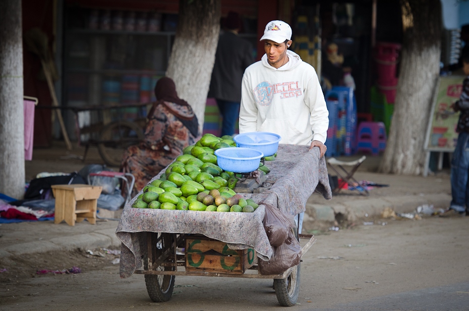  Sprzedawca owoców Maroko Nikon D7000 AF-S Nikkor 70-200mm f/2.8G Budapeszt Bamako 0 sprzedawca miejsce publiczne ulica rodzaj transportu rynek pojazd Droga uliczne jedzenie domokrążca