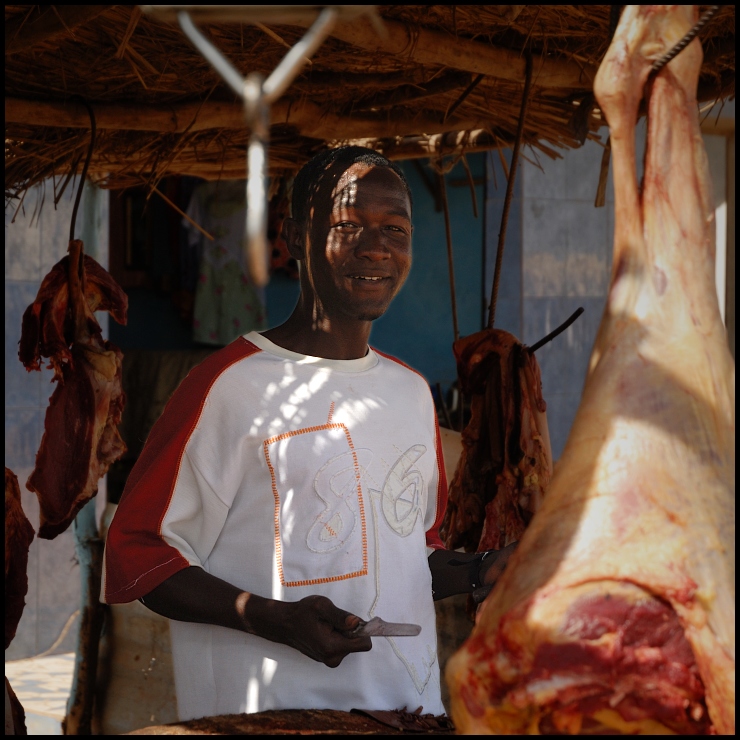  Rzeźnik Ludzie Nikon D200 AF-S Zoom-Nikkor 18-70mm f/3.5-4.5G IF-ED Senegal 0 mięso rzeźnia rzeźnik żywność pochodzenia zwierzęcego jedzenie ciało