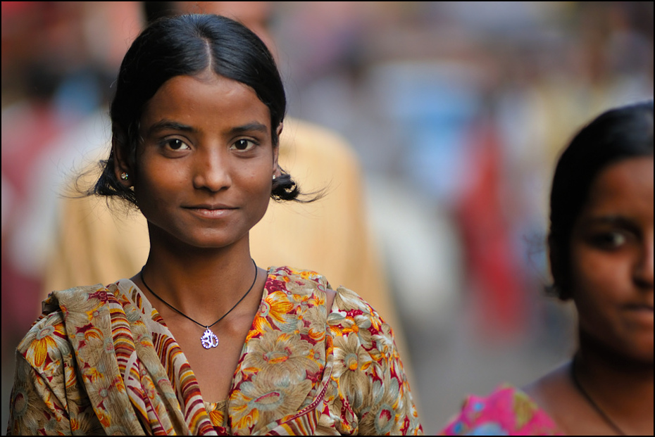  Twarz tłumie Portret girl face the crow, delhi, india Nikon D300 Zoom-Nikkor 80-200mm f/2.8D Indie 0 kobieta piękno dziewczyna dama uśmiech oko człowiek świątynia tradycja zabawa