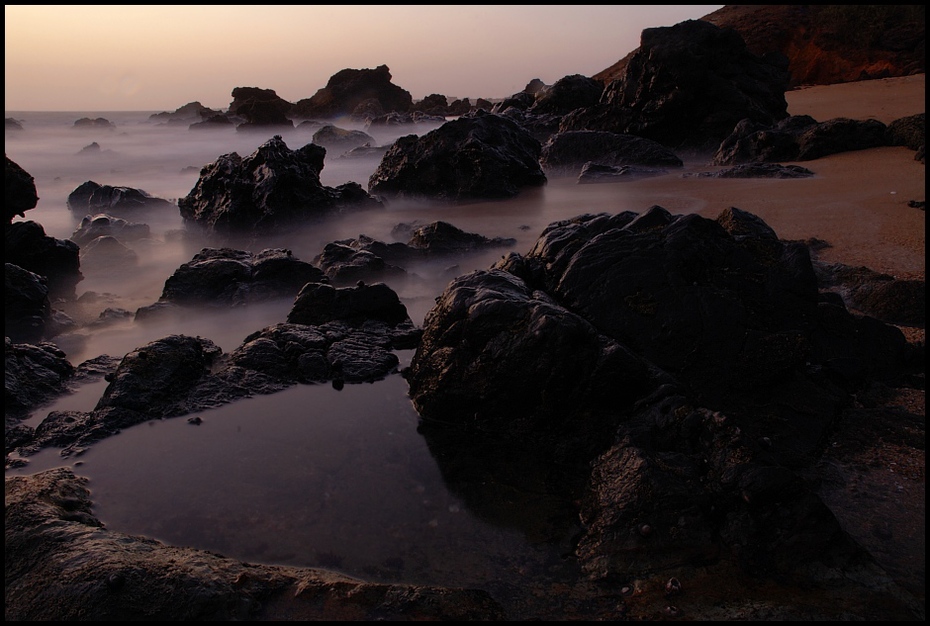  Popenguine Krajobraz senegal Nikon D200 AF-S Zoom-Nikkor 18-70mm f/3.5-4.5G IF-ED Senegal 0 niebo skała morze woda świt atmosfera Wybrzeże zmierzch odbicie
