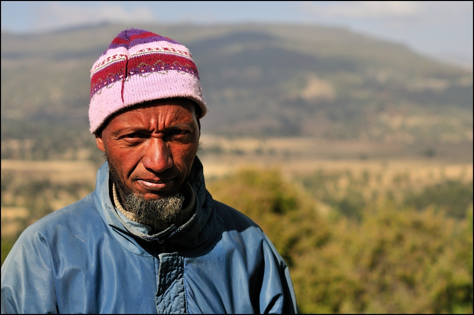  Przewodnik Ludzie Nikon D300 AF-S Micro Nikkor 60mm f/2.8G Etiopia 0 człowiek męski drzewo starszy nakrycie głowy roślina trawa zarost niebo