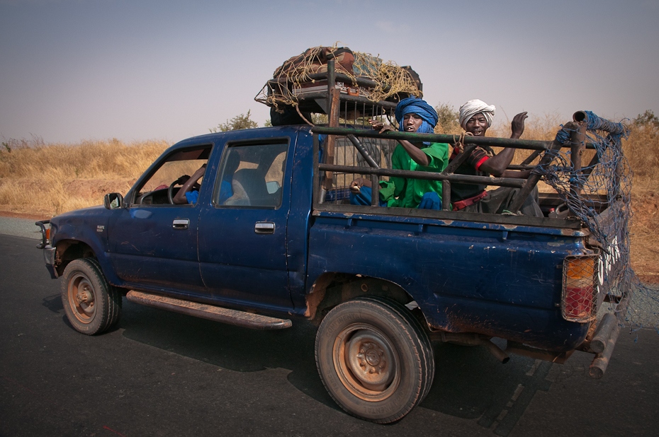  Auto pasażerami Mali Nikon D300 AF-S Zoom-Nikkor 17-55mm f/2.8G IF-ED Budapeszt Bamako 0 pojazd samochód pojazd silnikowy poza trasami transport ciężarówka pickup krajobraz na zewnątrz samochodu Pojazd terenowy