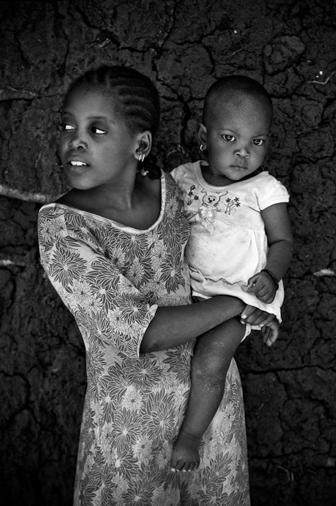  Dziewczynka dzieckiem Ludzie Nikon D300 AF-S Zoom-Nikkor 17-55mm f/2.8G IF-ED Zanzibar 0 ludzie czarny fotografia dziecko osoba czarny i biały skóra dziewczyna fotografia monochromatyczna piękno