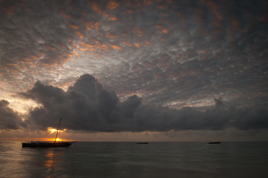  Plaża Jambiani Krajobraz Nikon D300 AF-S Nikkor 70-200mm f/2.8G Zanzibar 0 niebo zbiornik wodny horyzont morze Chmura woda spokojna wschód słońca atmosfera świt