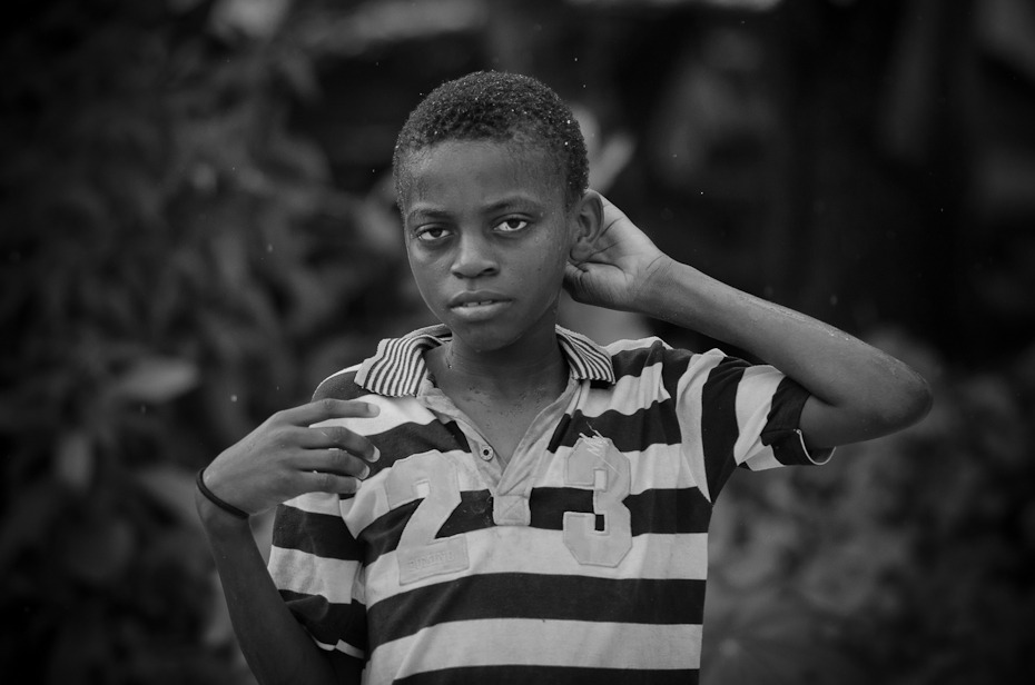  Chłopiec deszczu Ludzie Nikon D7000 AF-S Nikkor 70-200mm f/2.8G Zanzibar 0 biały Twarz czarny fotografia osoba człowiek czarny i biały fotografia monochromatyczna chłopak