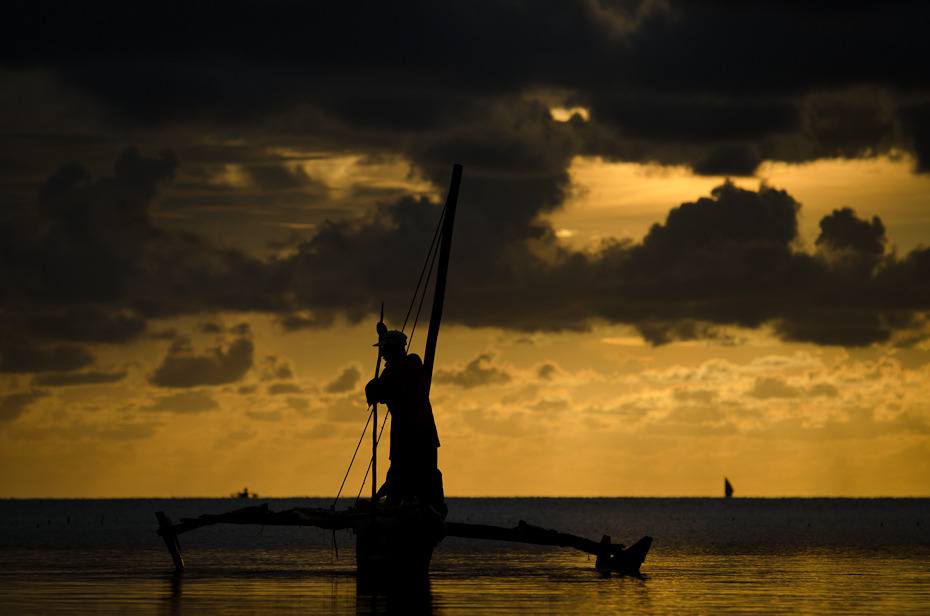  Rybak Klimaty Nikon D7000 AF-S Nikkor 70-200mm f/2.8G Zanzibar 0 niebo woda zbiornik wodny zachód słońca morze horyzont wschód słońca Chmura spokojna wieczór