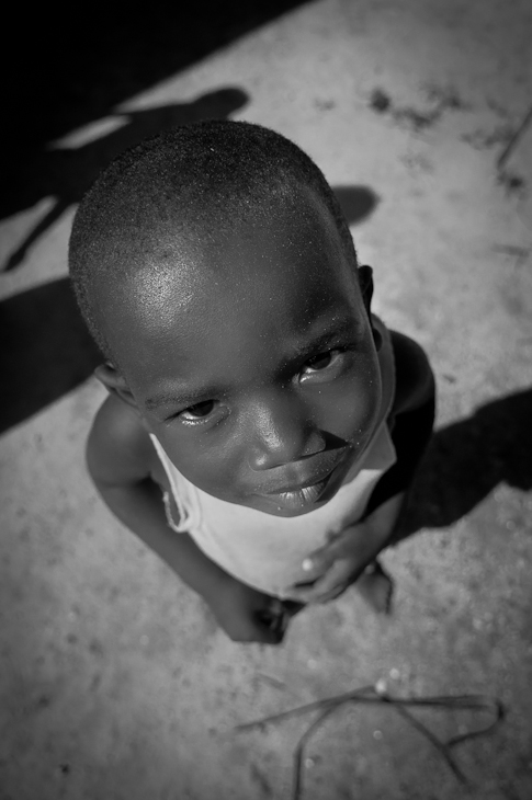  Chłopiec Ludzie Nikon D300 AF-S Zoom-Nikkor 17-55mm f/2.8G IF-ED Zanzibar 0 Twarz czarny fotografia osoba czarny i biały nos fotografia monochromatyczna głowa dziecko oko
