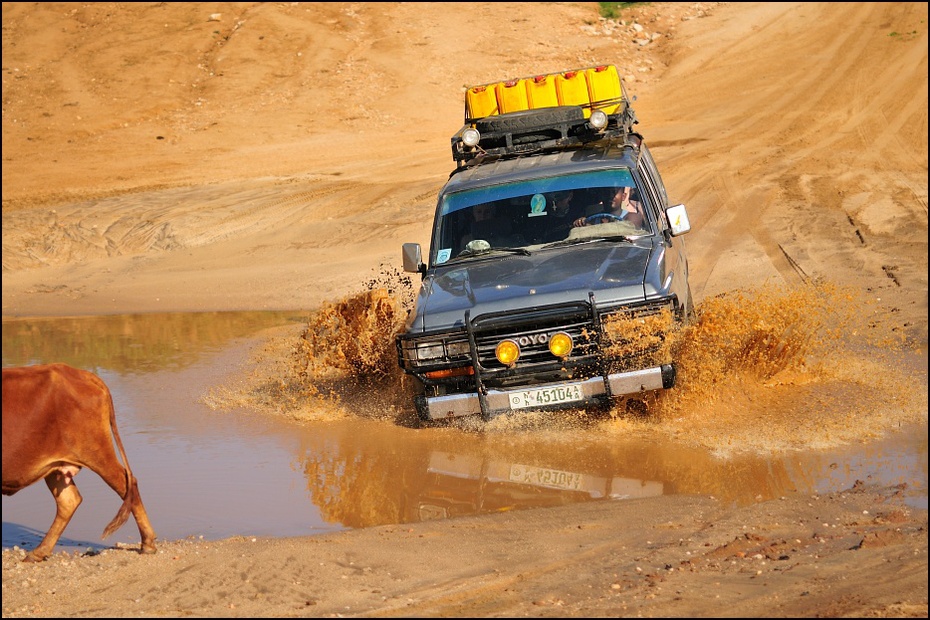  drodze drugiej strony obiektywu Nikon D300 AF-S Micro Nikkor 60mm f/2.8G Etiopia 0 samochód poza trasami pojazd silnikowy pojazd żółty rodzaj transportu pustynia gleba off wyścigi drogowe piasek
