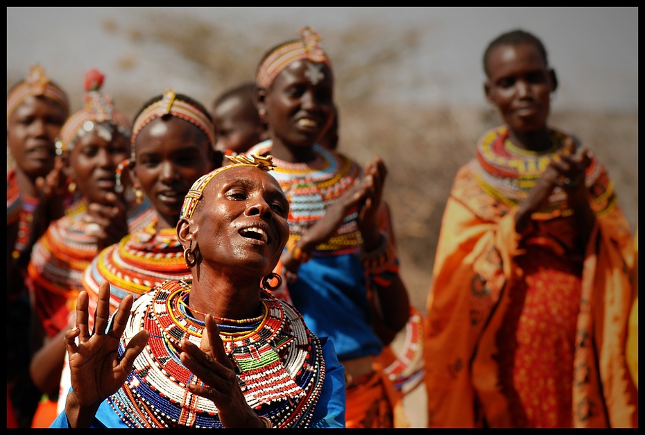 Samburu #10 Ludzie samburu ludzie kenia Nikon D200 AF-S Micro-Nikkor 105mm f/2.8G IF-ED Kenia 0 plemię świątynia tradycja tłum rytuał karnawał religia festiwal
