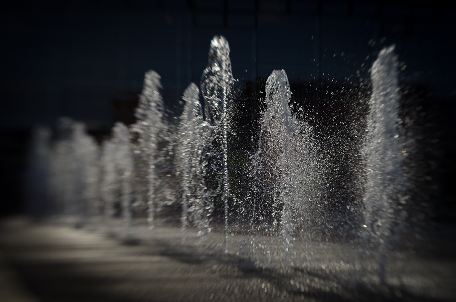  Fontanna przy Manufakturze Architektura Nikon D7000 Lensbaby woda Natura fontanna lekki noc ciemność funkcja wody zjawisko odbicie atmosfera