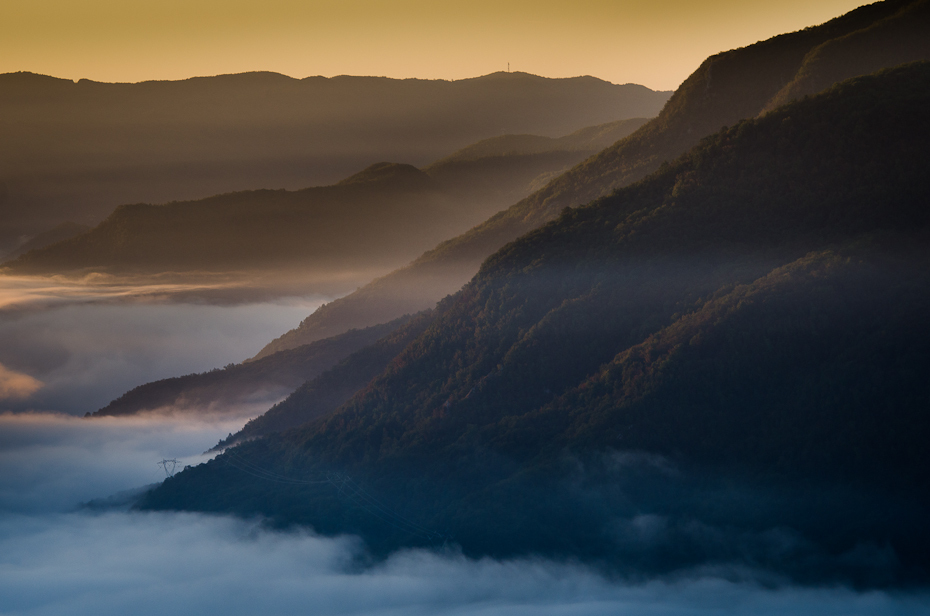  Apeniny Toskania 0 Nikon D7000 AF-S Nikkor 70-200mm f/2.8G niebo średniogórze atmosfera świt ranek zamglenie Góra Chmura wzgórze spadł