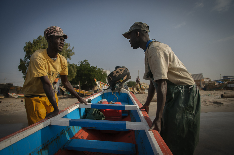  Rybacy Senegal Nikon D300 AF-S Zoom-Nikkor 17-55mm f/2.8G IF-ED Budapeszt Bamako 0 woda pojazd niebo rekreacja turystyka podróżować wakacje rybak robotnik zabawa