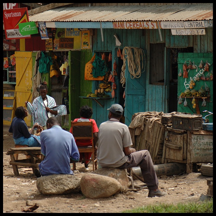  Imani Cereals Store Klimaty Nikon D70 AF-S Micro-Nikkor 105mm f/2.8G IF-ED Kenia 0 miejsce publiczne rynek stoisko sprzedawca ulica ludzkie zachowanie rekreacja