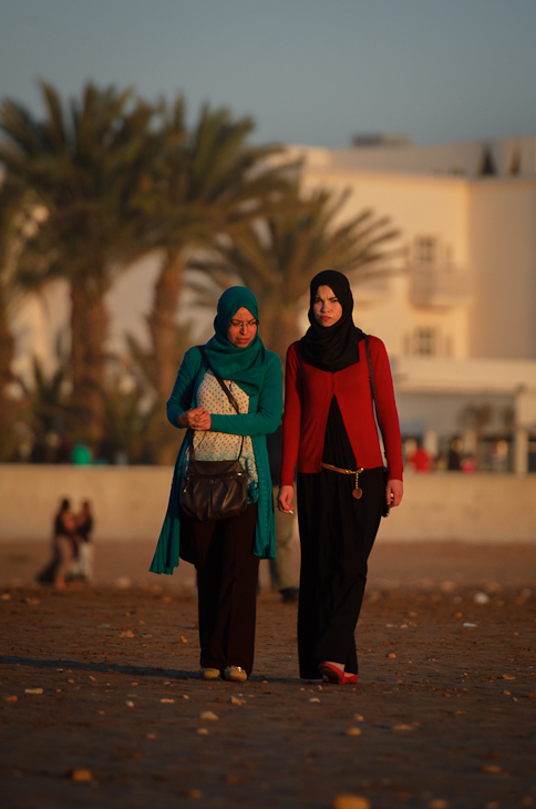  Kobiety plaży Agadir Nikon D7000 AF-S Nikkor 70-200mm f/2.8G Maroko 0 zabawa wakacje dziewczyna niebo piasek krajobraz