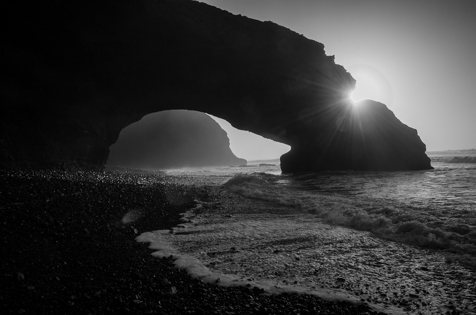  Łuk skalny Plaża Legzira Nikon D7000 AF-S Zoom-Nikkor 17-55mm f/2.8G IF-ED Maroko 0 biały czarny czarny i biały morze fotografia monochromatyczna formy przybrzeżne i oceaniczne niebo fotografia Wybrzeże monochromia