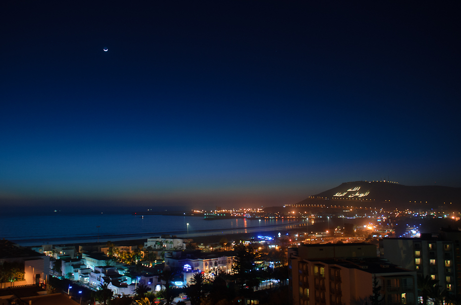  Agadir wieczorem Nikon D7000 AF-S Nikkor 70-200mm f/2.8G Maroko 0 niebo noc cityscape Miasto obszar Metropolitalny obszar miejski atmosfera horyzont metropolia lekki