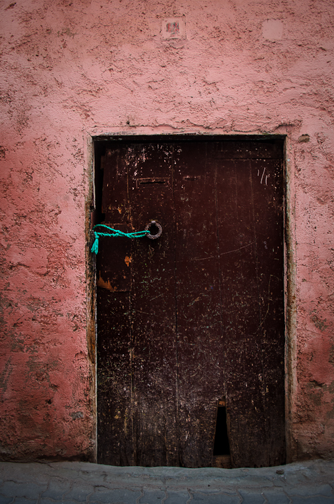  Medyna Marrakesz Nikon D7000 AF-S Zoom-Nikkor 17-55mm f/2.8G IF-ED Maroko 0 Ściana drzwi cegła tekstura ciemność okno drewno