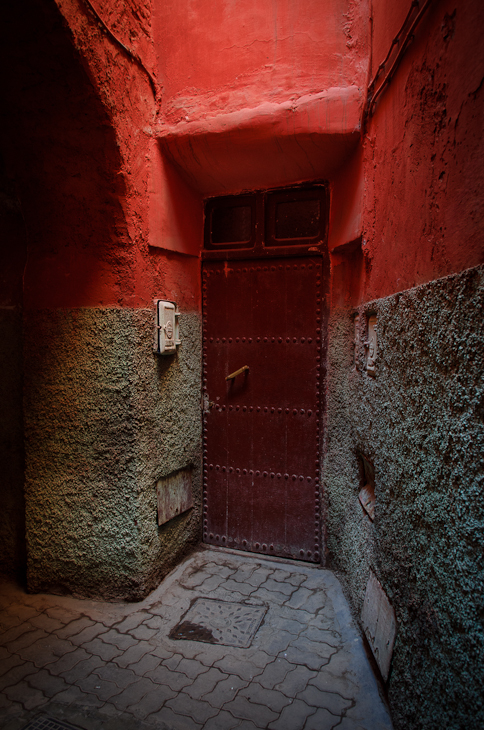  Medyna Marrakesz Nikon D7000 AF-S Zoom-Nikkor 17-55mm f/2.8G IF-ED Maroko 0 Ściana aleja lekki ciemność architektura cegła oświetlenie okno drewno drzwi