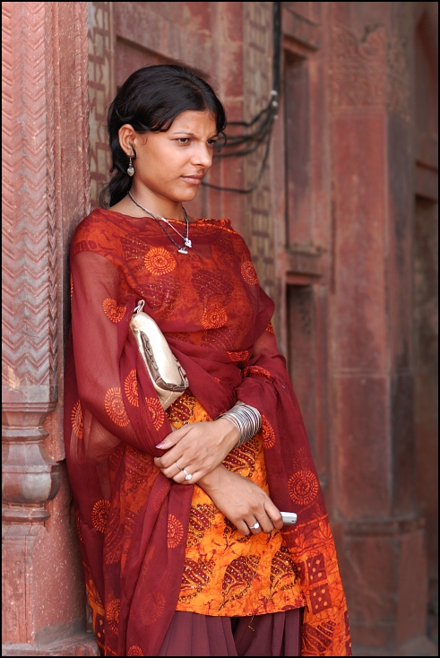  Kobieta Portret Nikon D200 Zoom-Nikkor 80-200mm f/2.8D Indie 0 sari dama dziewczyna włókienniczy tradycja świątynia brzuch