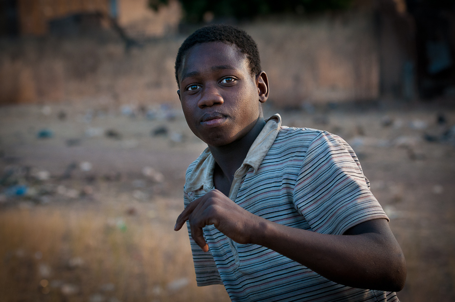  Chłopiec skraju miejscowości Senegal Nikon D300 AF-S Nikkor 70-200mm f/2.8G Budapeszt Bamako 0 osoba fotografia oko człowiek dziewczyna zabawa portret