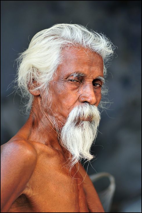  Portret Nikon D300 Zoom-Nikkor 80-200mm f/2.8D Indie 0 włosy zarost człowiek Broda portret emeryt szyja wąsy