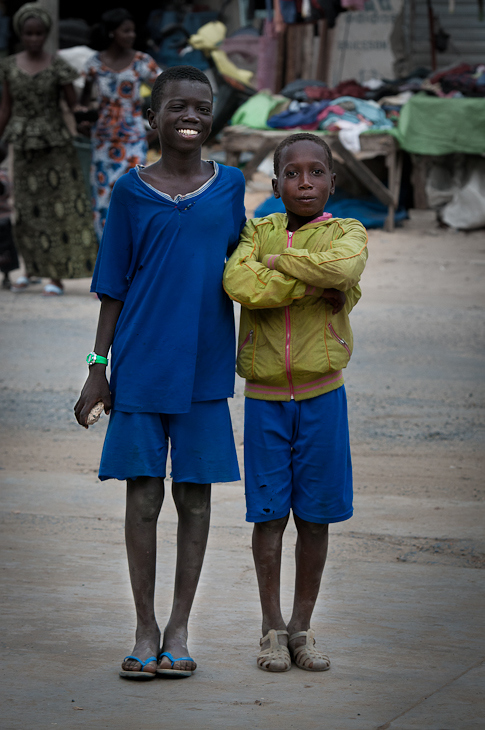  Chłopcy Saint Louis Senegal Nikon D300 AF-S Nikkor 70-200mm f/2.8G Budapeszt Bamako 0 niebieski kobieta na stojąco Droga ulica dziewczyna człowiek zabawa świątynia wakacje