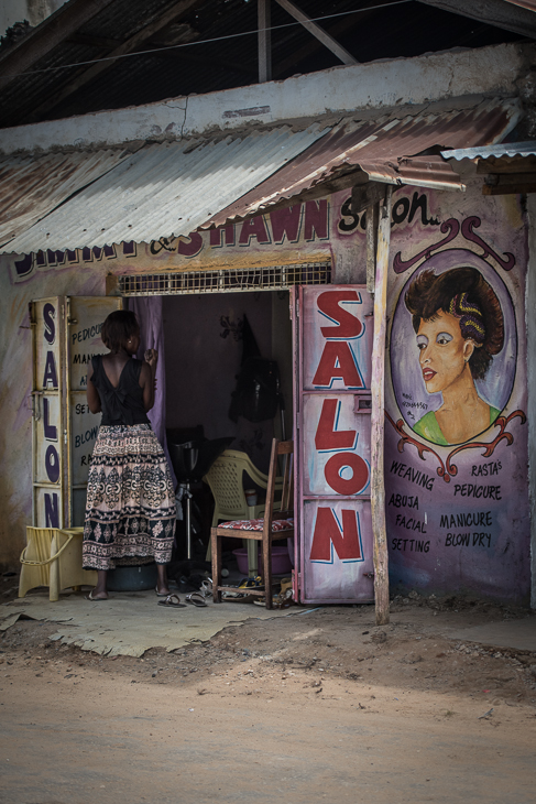  Salon fryzur Ulice nikon d750 Nikon AF-S Nikkor 70-200mm f/2.8G Kenia 0 Ściana dom okno fasada ulica
