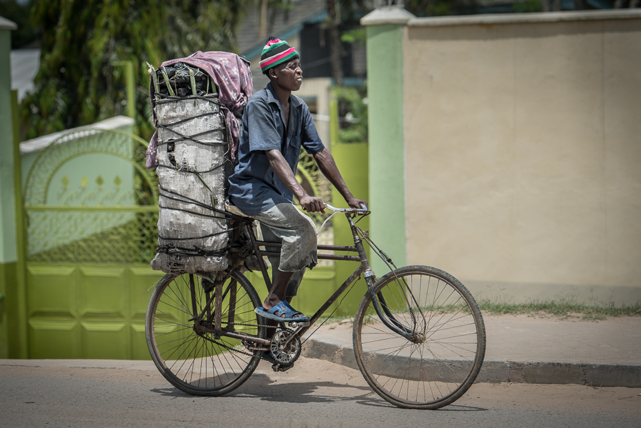  Transpor rowerowy Ulice nikon d750 Nikon AF-S Nikkor 70-200mm f/2.8G Kenia 0 pojazd lądowy rower rower drogowy pojazd Jazda rowerem rodzaj transportu Wyposażenie sportowe akcesoria rowerowe migawka Droga
