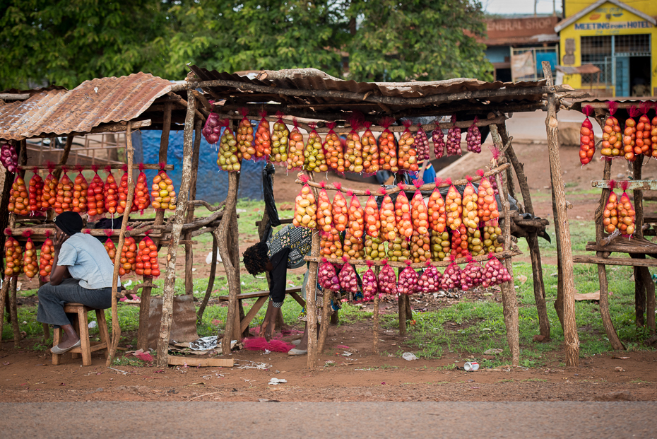  Sprzedaż pomidorów Ulice nikon d750 Nikon AF-S Nikkor 70-200mm f/2.8G Kenia 0 miejsce publiczne drzewo roślina dom rekreacja turystyka