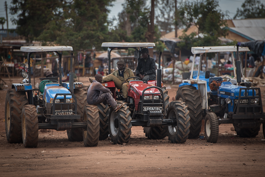  Traktory Ulice nikon d750 Nikon AF-S Nikkor 70-200mm f/2.8G Kenia 0 samochód pojazd ciągnik gleba błoto maszyny rolnicze poza trasami wyścigi wyścigi na torze